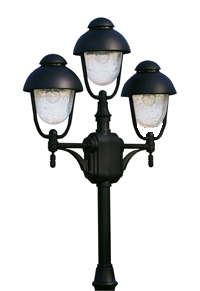 662041 3-kops lantaarn bij olmanverlichting